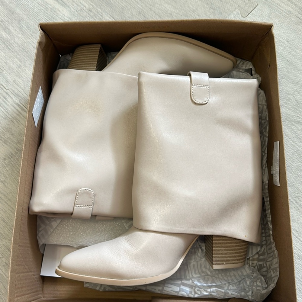Lark Boots in Bone